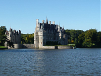 Le Château de la Bretesche de profil