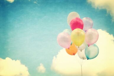 Ballons ciel nuage naissance liberté fête décoration©JAKKAPAN JABJAINAI