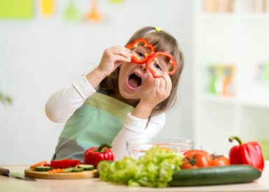 Cantine enfant légumes fruit végétarien manger équilibre sain - ©Stocklib