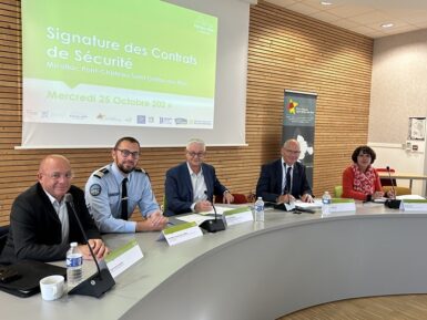 Signature contrat sécurité PVD ©GUIHENEUF