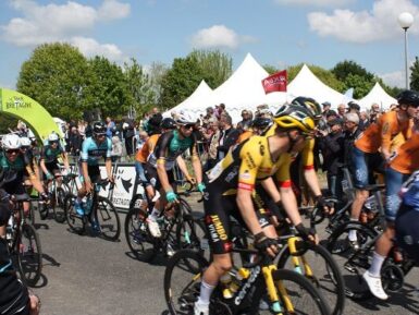 Le Tour de Bretagne cylcliste©L.GUIHENEUF